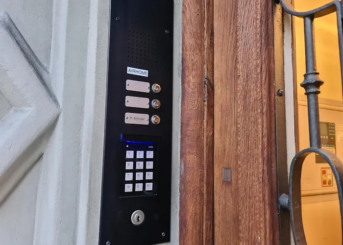 Top City Center Apartments Location Next To Lion Monument