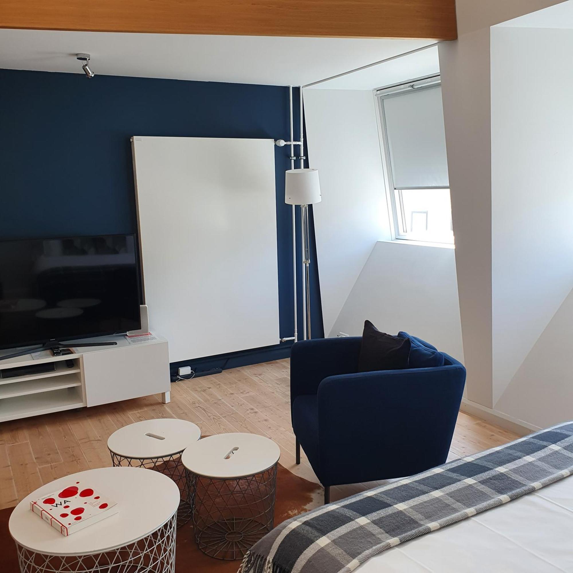 Apartment Center Location Next To Lion Monument *