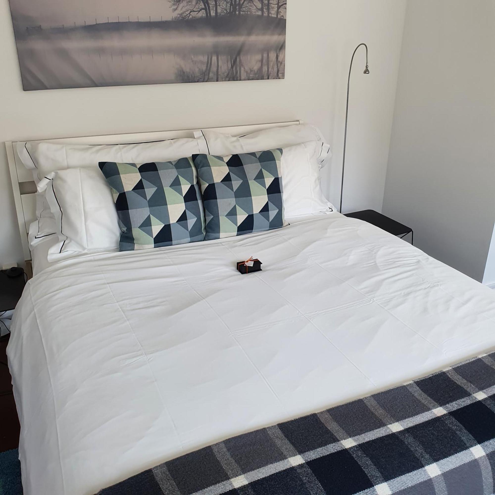 Apartment Center Location Next To Lion Monument *